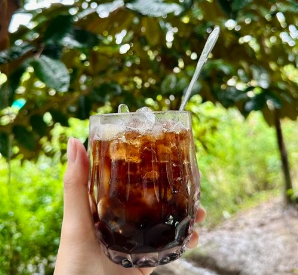 Traditional Hawaiian Coffee Brewing Methods: A Rich History in Every Sip